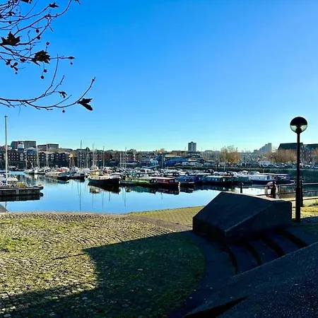 Entire Town House In Liverpool Marina Exterior foto