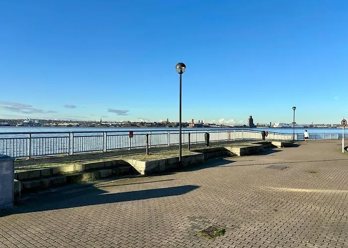Entire Town House In Liverpool Marina