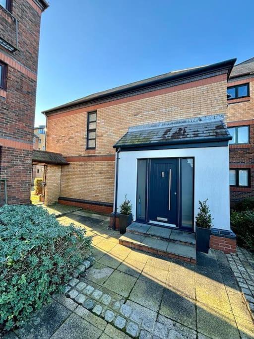 Holiday home Entire Town House In Marina Liverpool
