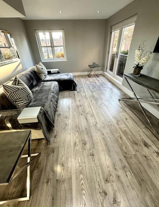 Holiday home Entire Town House In Marina Liverpool