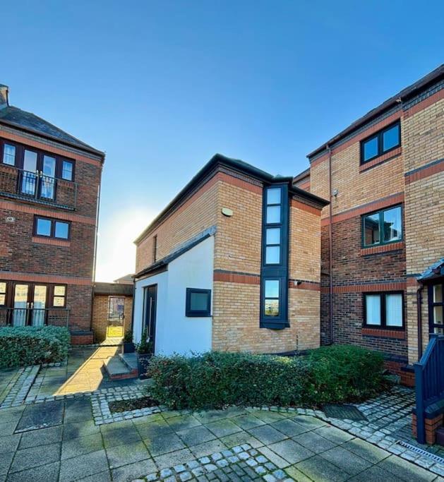 Entire Town House In Marina Holiday home